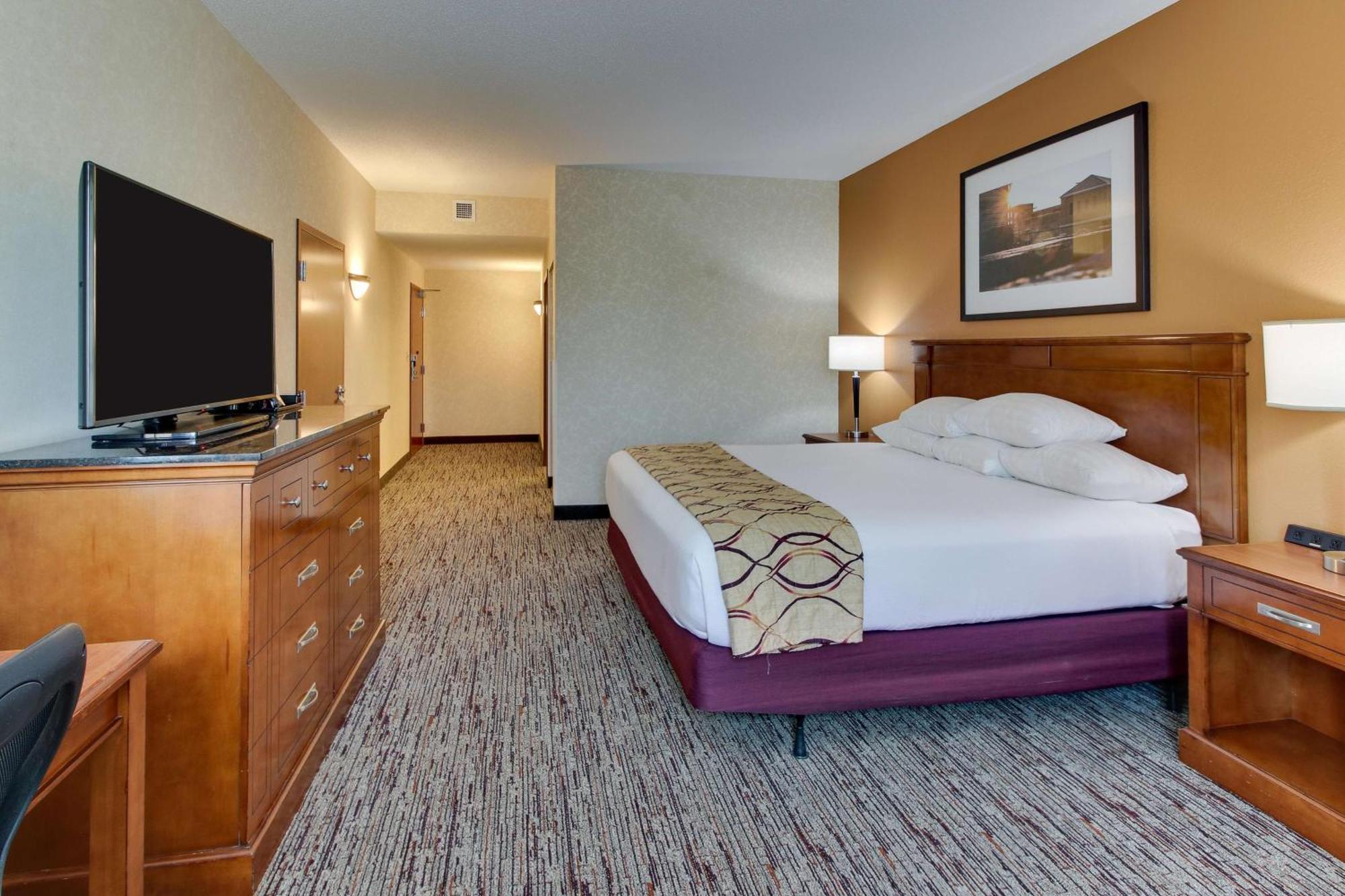 Drury Inn & Suites Meridian Bagian luar foto