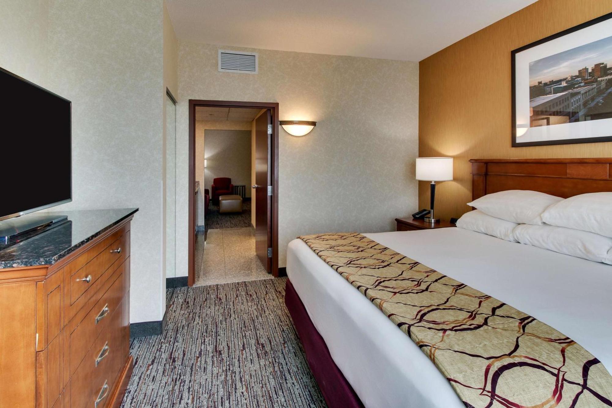 Drury Inn & Suites Meridian Bagian luar foto